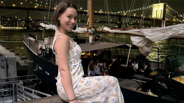 Warum „100-prozentige New Yorkerin“ jetzt Heimaturlaub in Wedel macht