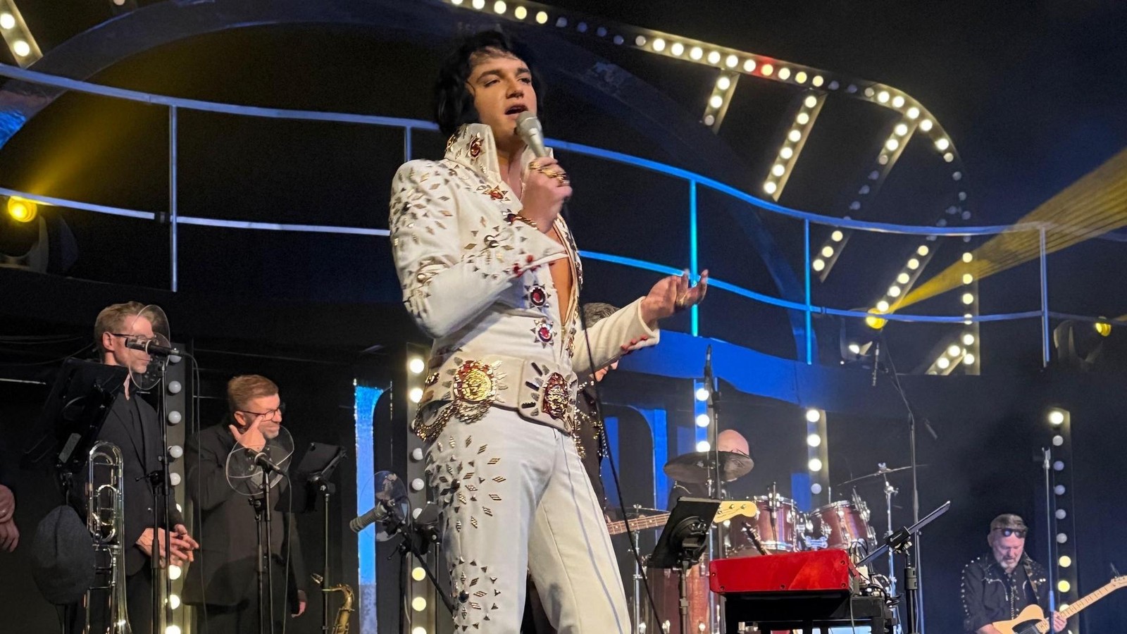Der-beste-Elvis-Imitator-der-Welt-kommt-2026-f-r-ein-Konzert-nach-D-sseldorf
