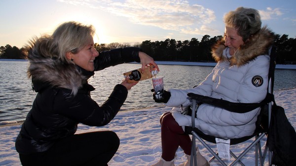 Wenn Schlagersängerinnen am Tankumsee die ersten Sonnenstrahlen einfangen
