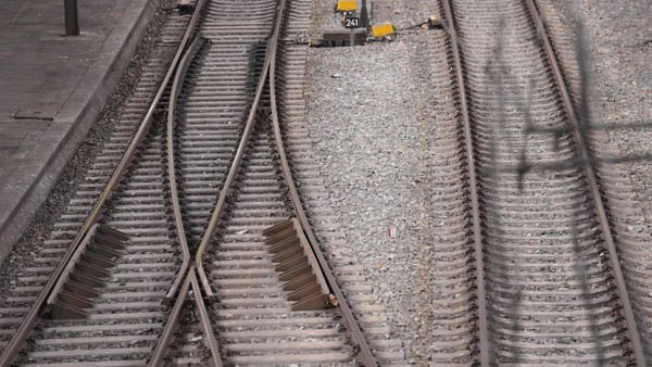 Schneechaos in den Niederlanden: Zug- und Flugverkehr lahmgelegt