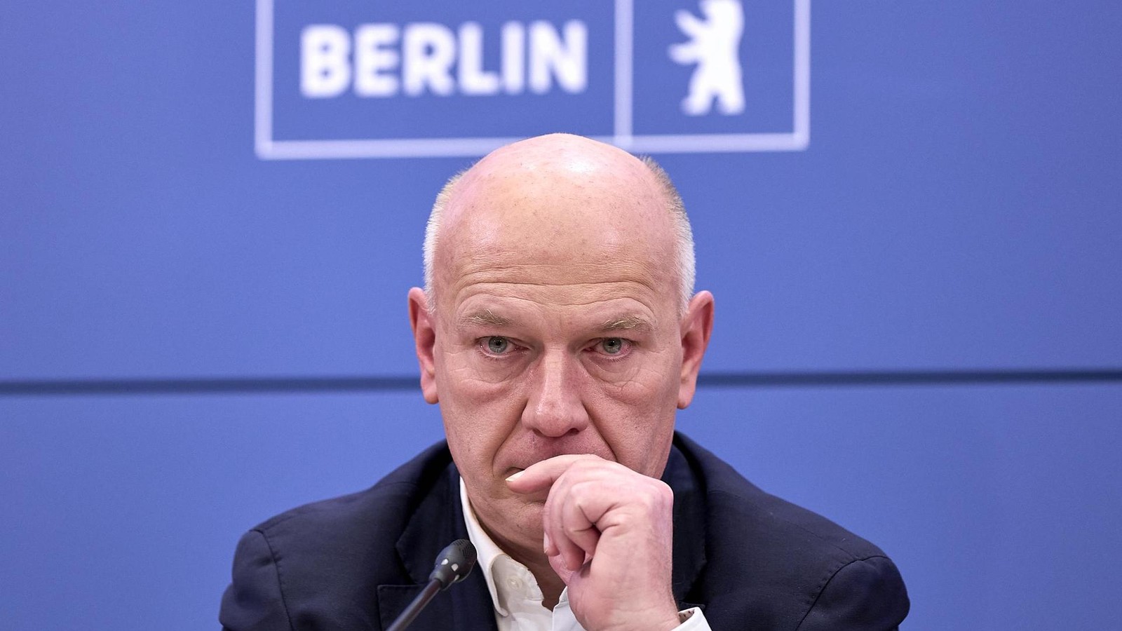 -Ganz-gro-es-Tennis-Autovermieter-verspottet-Kai-Wegner-im-Netz