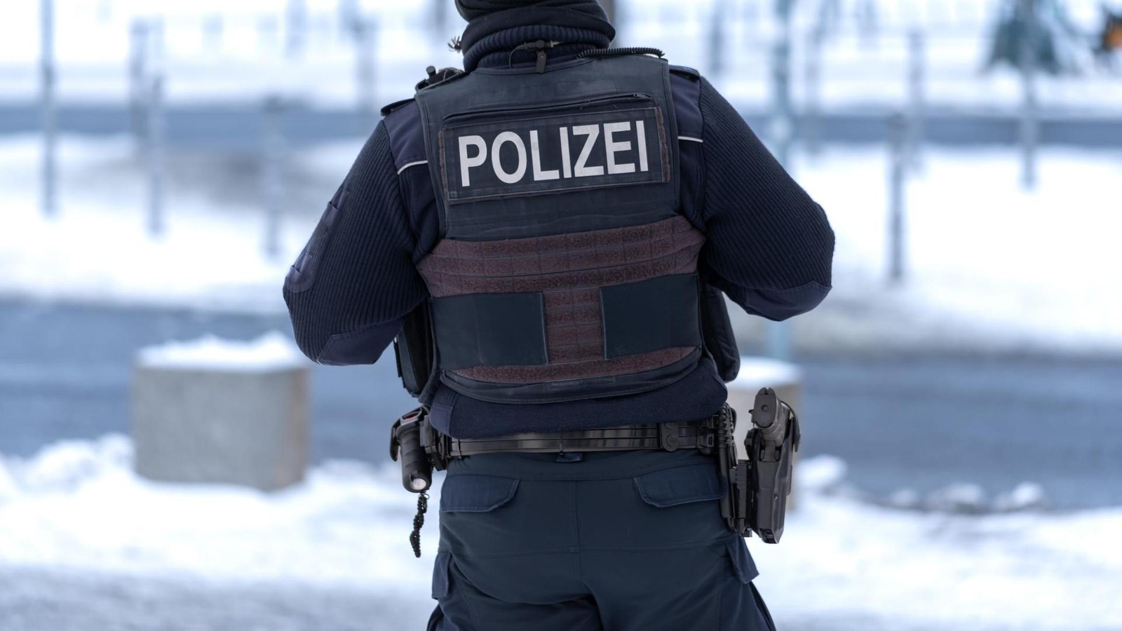 Vandalismus-Unbekannte-zerkratzen-acht-Autos-in-Velbert