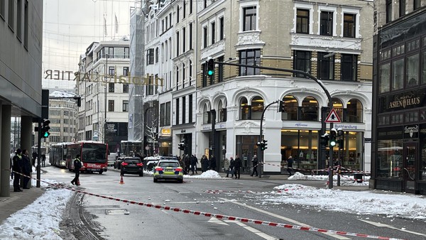 Warnung vor Dachlawinen und gefährlichen Schneeverwehungen