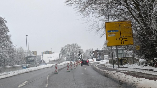 Jetzt wird es eng am Ochsenzoll-Kreisel: Stadt ändert Verkehrsführung