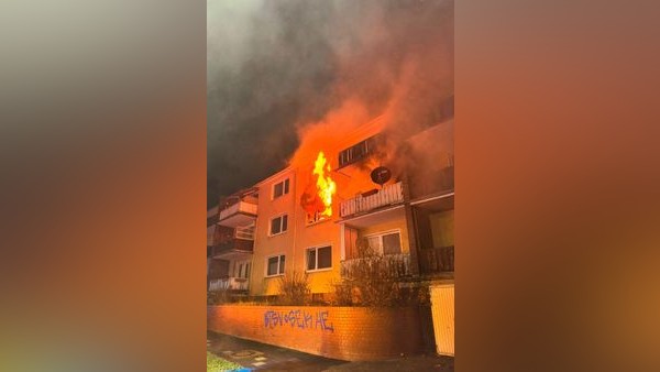 Menschen winken aus brennendem Haus: Polizei ermittelt wegen Brandstiftung in Schöningen