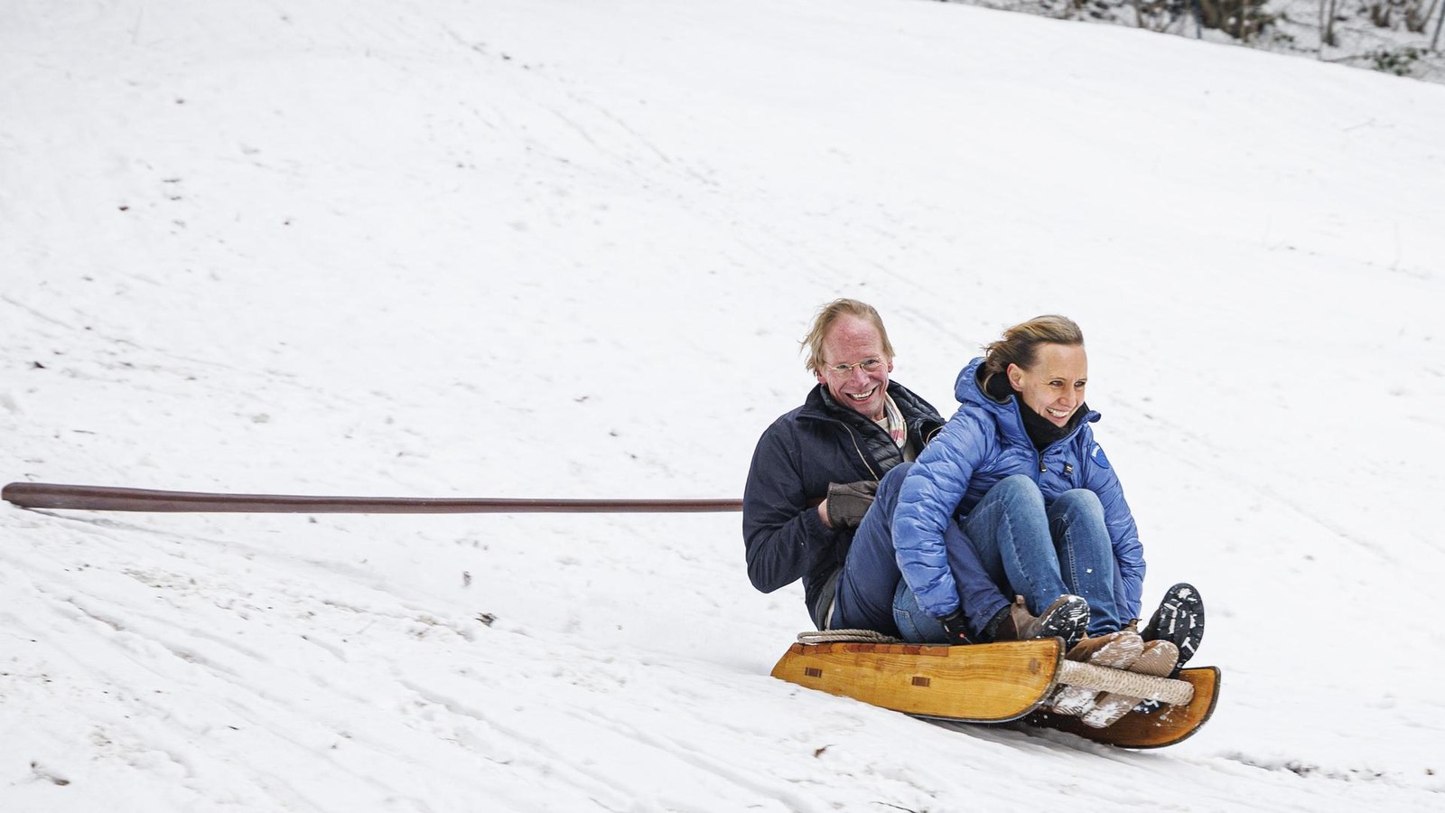 Mit-Karacho-den-Elbhang-runter-So-fahren-nur-Blankeneser-Schlitten