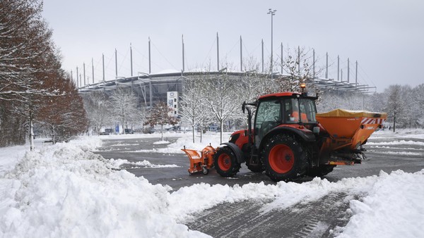Schneemassen auf der Barclays Arena – Pferdeshow „Cavalluna“ abgesagt
