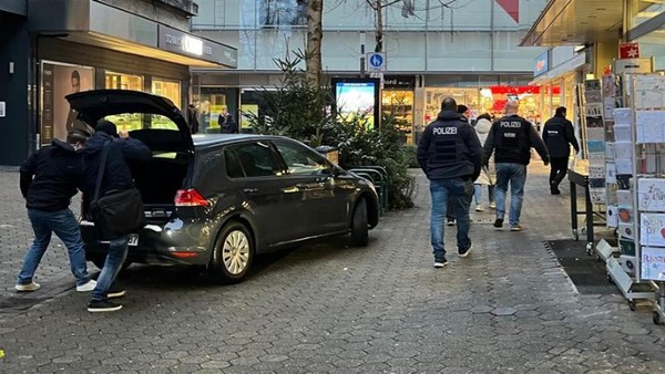 Hatten die Sparkassen-Einbrecher Komplizen in der Bank? Razzia in Gelsenkirchen