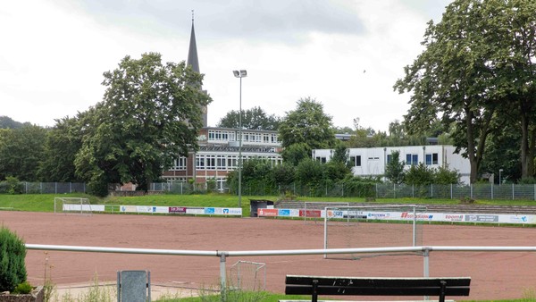 Zwei Verdachtsmomente: Heute Kampfmittelsondierung auf Sportplatz in Bottrop