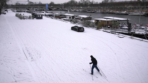 Winter-Chaos in Europa: Minus 40 Grad, vereiste Flugzeuge und Bomben-Zyklon