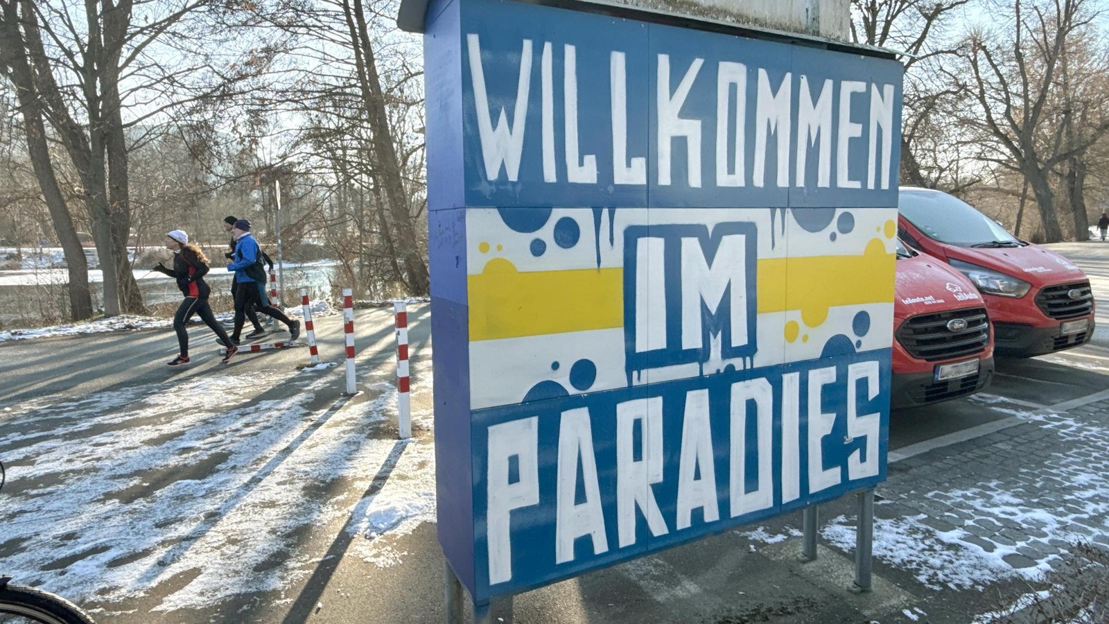 Mit-Messer-im-Maul-So-begr-t-Jena-seine-G-ste