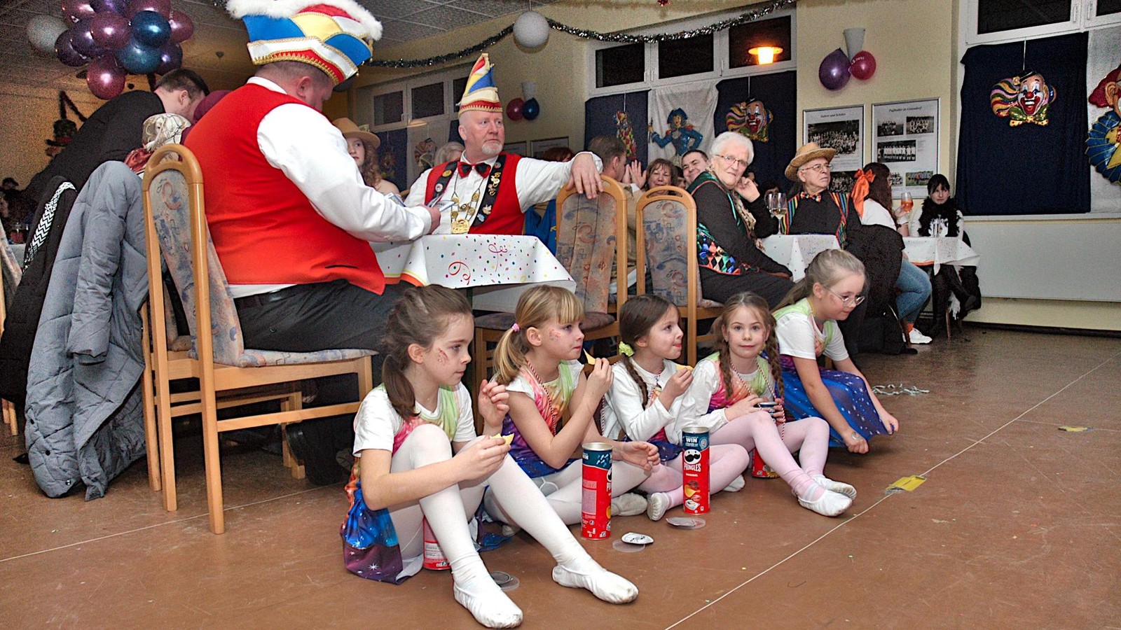 In-dieser-Narrhalla-startet-die-Faschings-Saison-im-Weimarer-Land