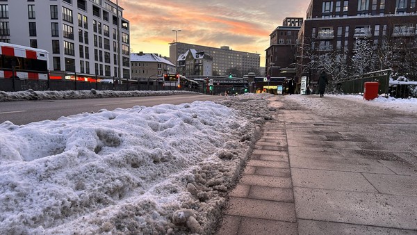 Winter in Hamburg: „Schneewürste“ auf Radwegen sorgen für Frust