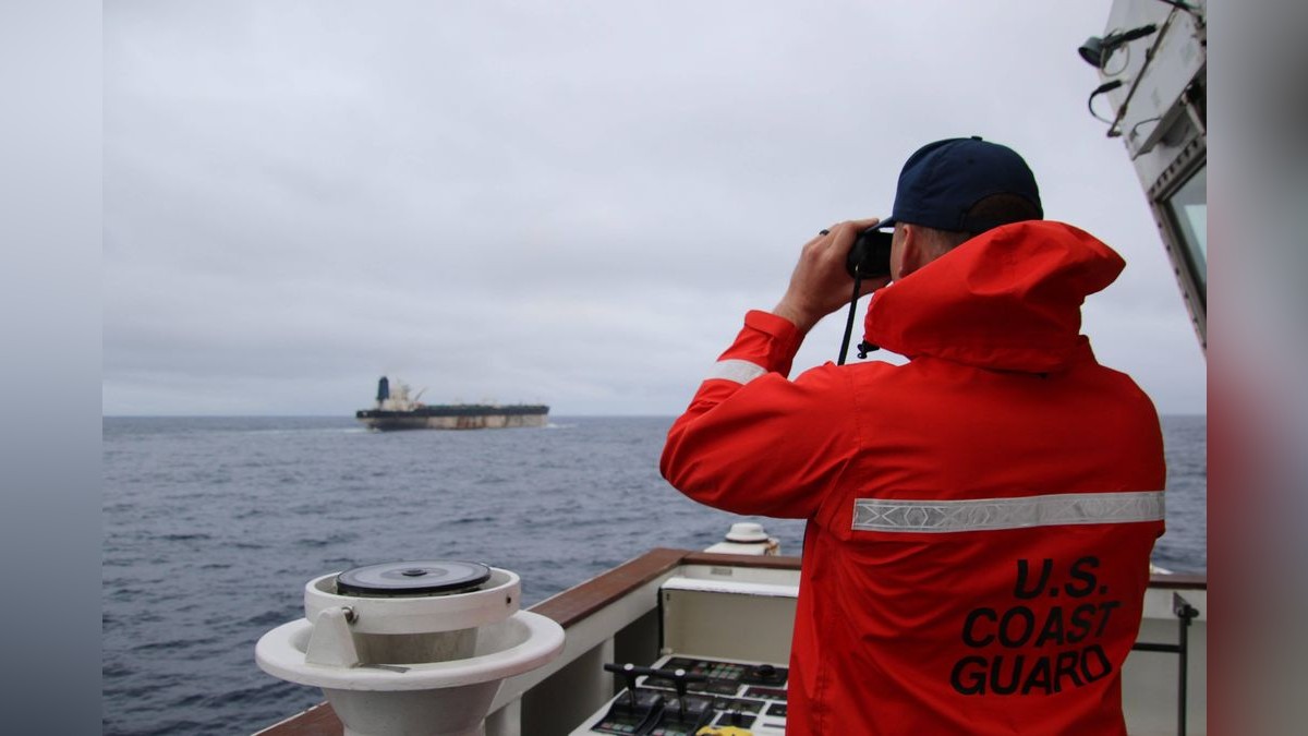 Der Öl-Tanker "Bella-1“ soll am Mittwoch durch die US-Küstenwache gekapert worden sein. Oljetankskipet Marinera, tidligere kjent som Bella-1 er bordet av amerikanere