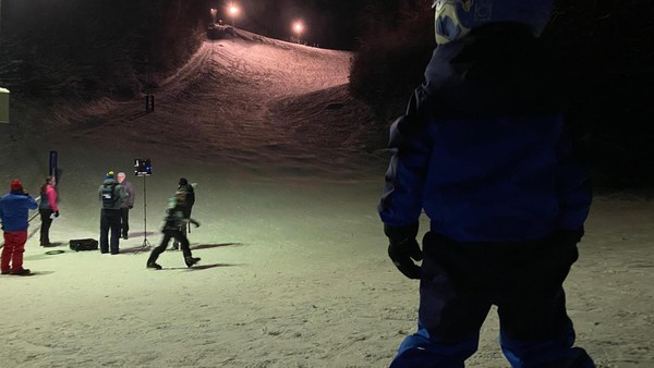 Winterspaß im Harz: So schön ist Ski Alpin bei Flutlicht in Bad Lauterberg
