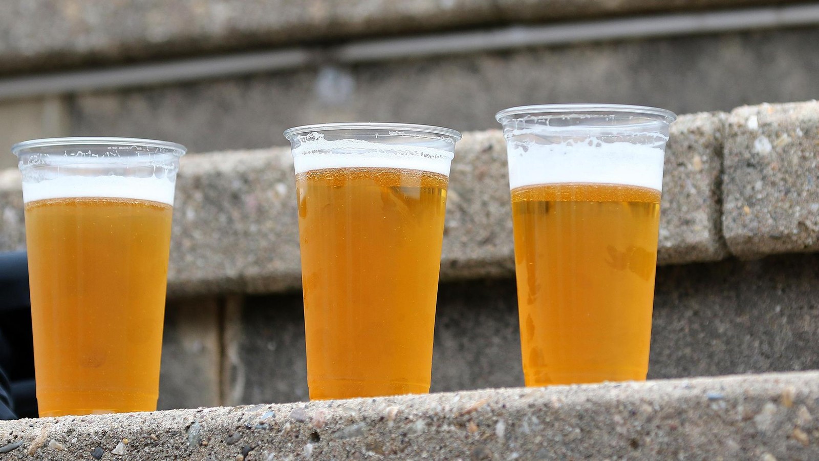 Teuerste-Bratwurst-in-Oberhausen-So-viel-kosten-Speis-und-Trank-in-RWOs-Ausw-rtsstadien