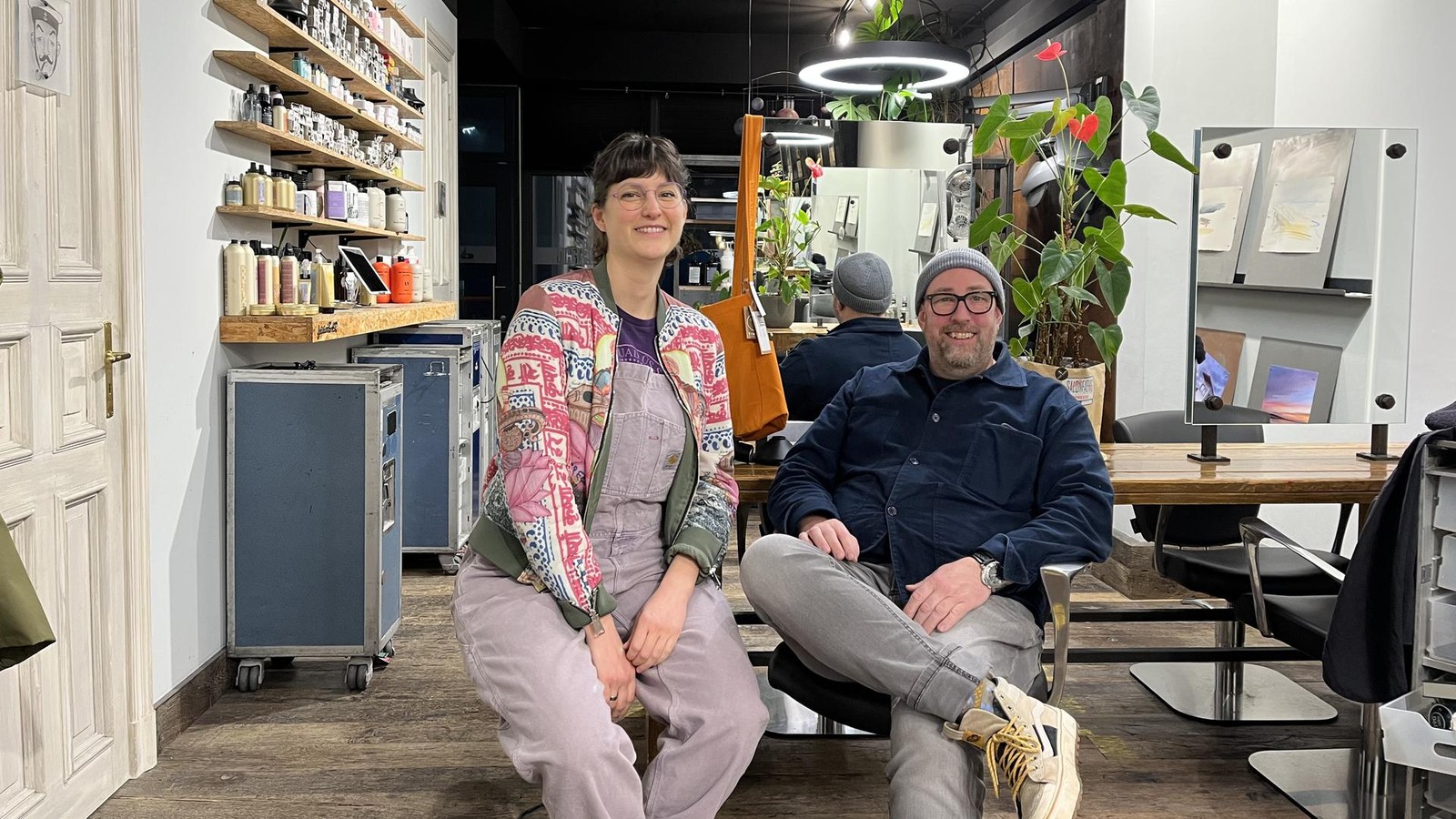 -Salonfaehig-auf-Sylt-Friseursalon-Bar-Galerie-und-Spielplatz-in-einem