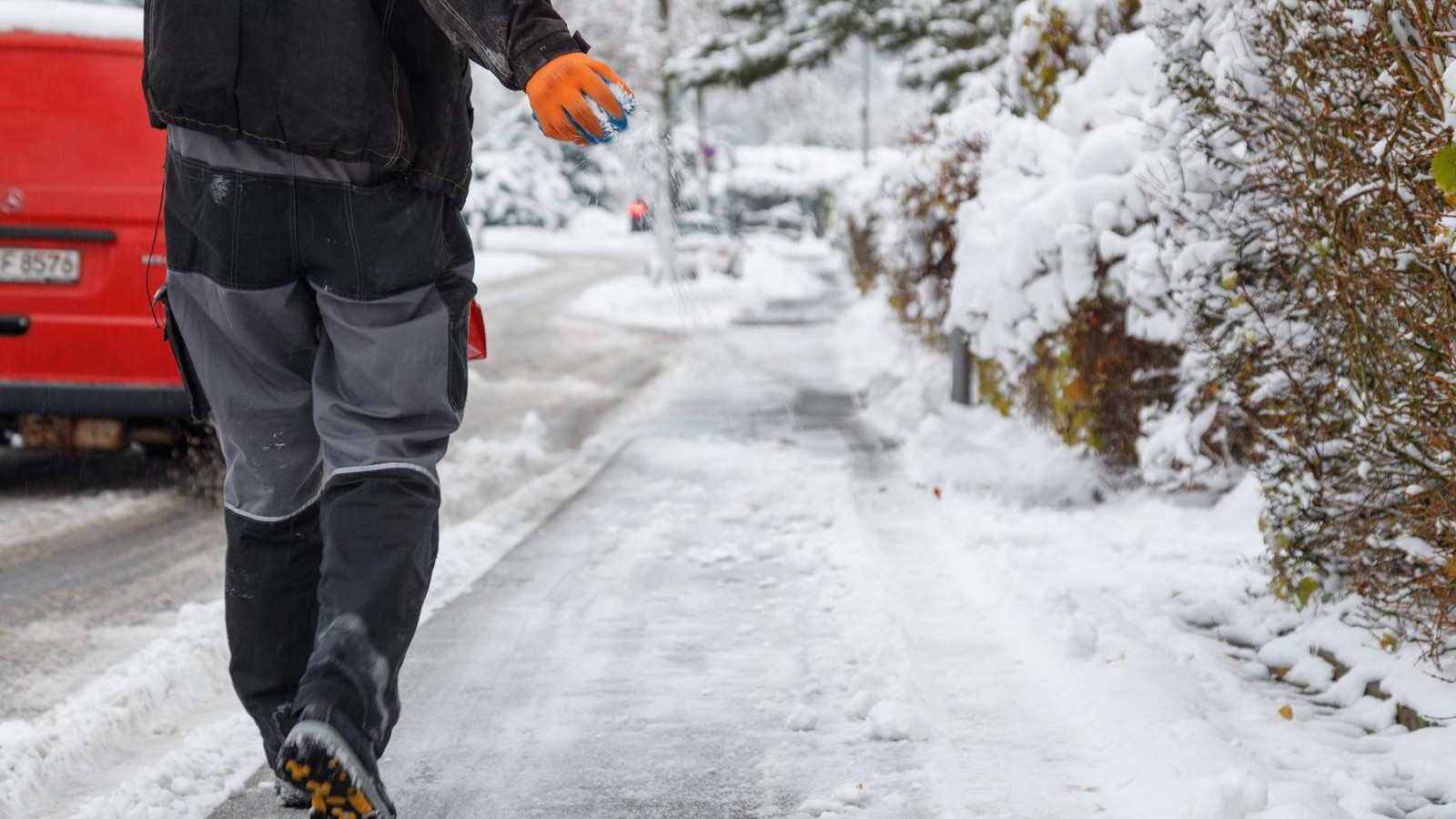 -Falls-es-wieder-Frost-gibt-werden-wir-uns-selbst-mit-Streusand-versorgen-