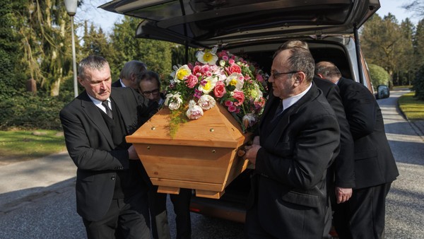 Sargträger: Hamburger Bewerberin erhält Absage – wegen ihres Geschlechts