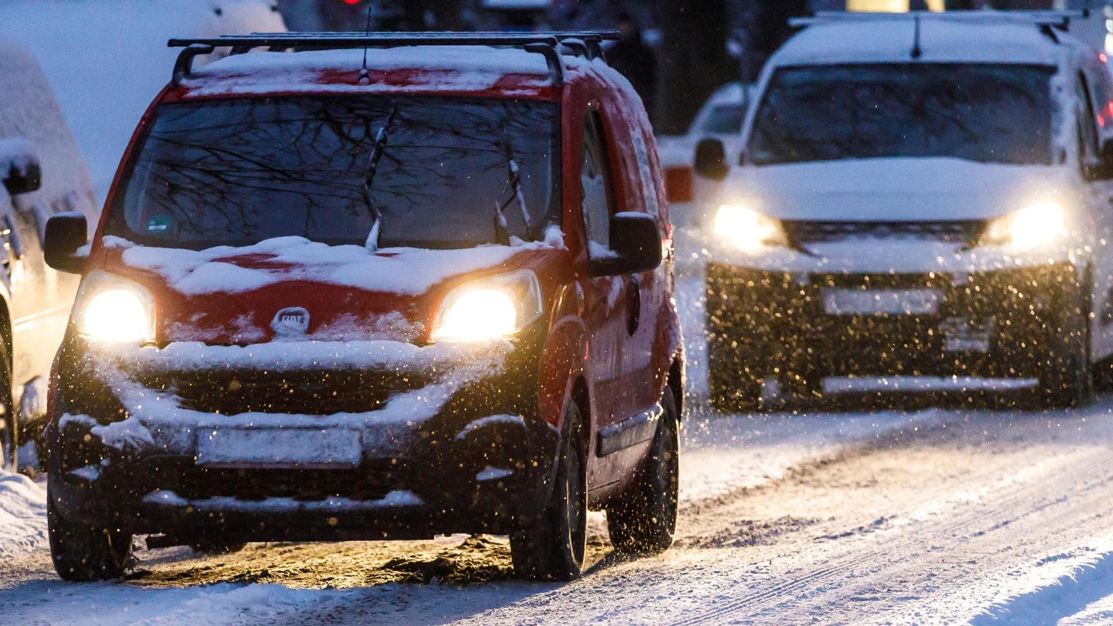 Elbtunnel-Sperrung-nicht-ausgeschlossen-Schnee-rutscht-auf-Fahrbahn