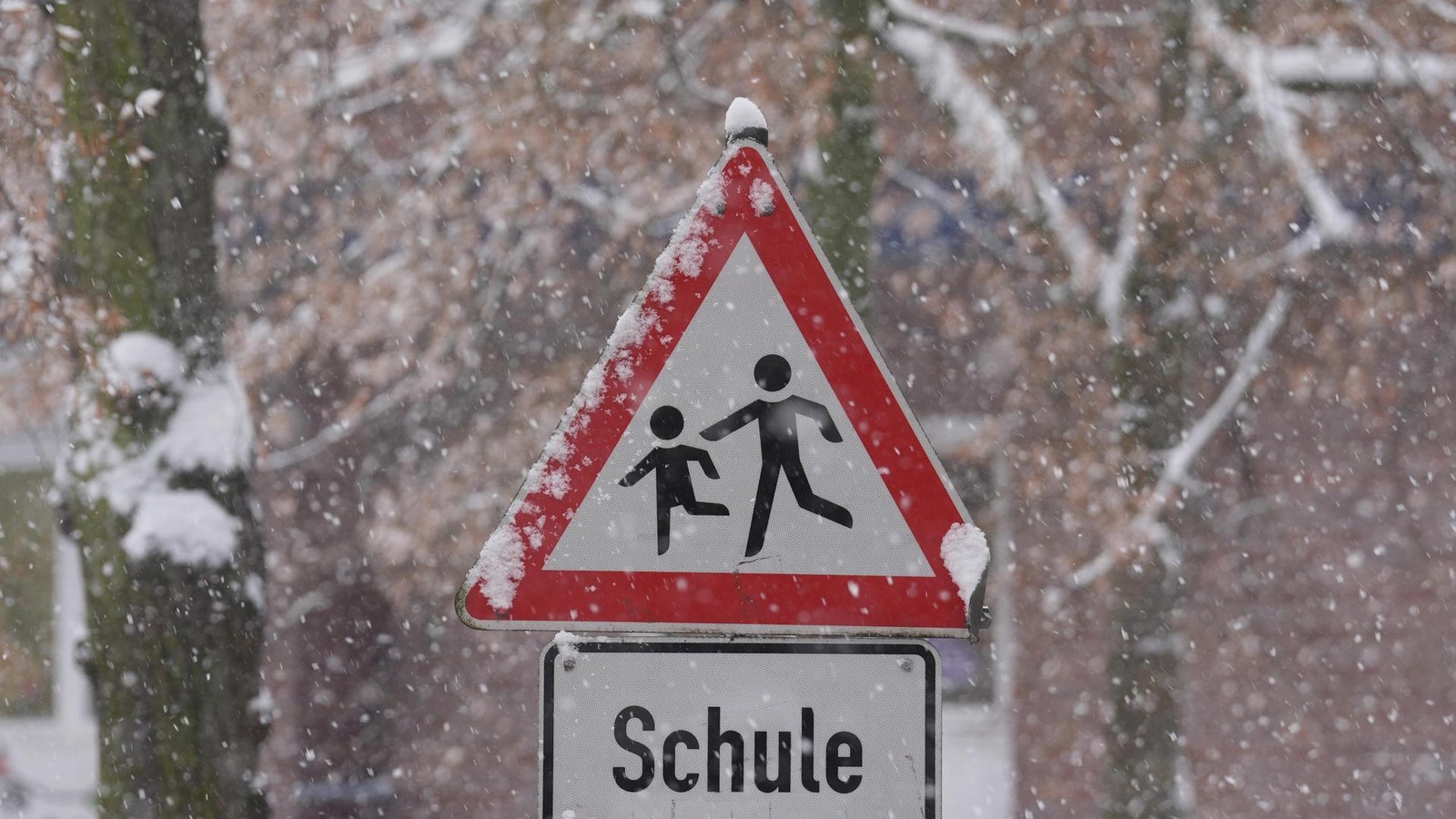 Schneechaos-droht-F-llt-am-Freitag-in-Wolfenb-ttel-die-Schule-aus-