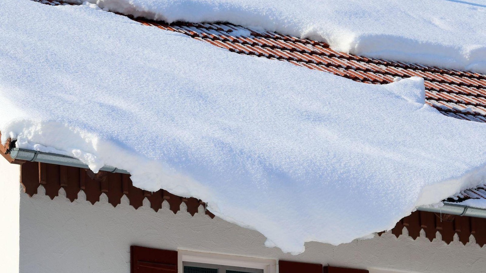 Gefahr-wegen-Schneelast-Stadt-Goch-sperrt-vorsorglich-sieben-Sporthallen