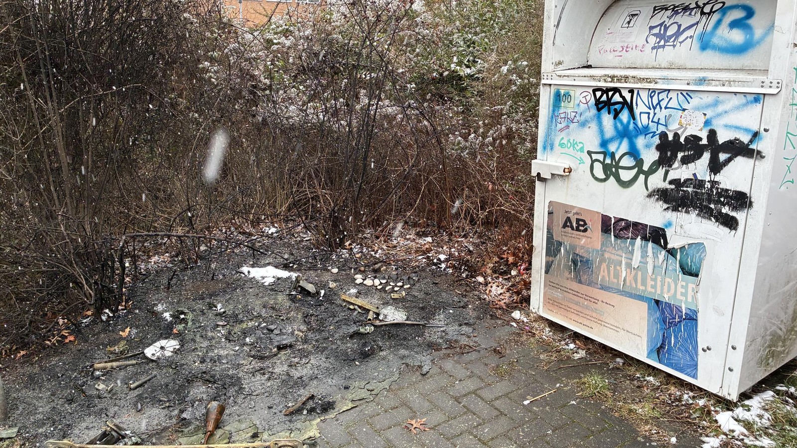 Abgebrannte-Altpapiercontainer-im-Kreis-Peine-droht-der-Abbau-von-Standorten-