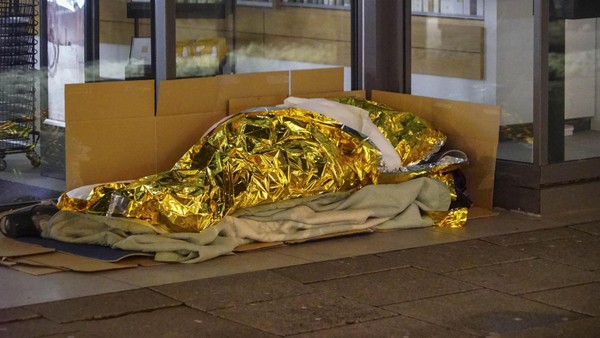 Lebensgefahr: Obdachlose werden jetzt in U-Bahnhöfen geduldet