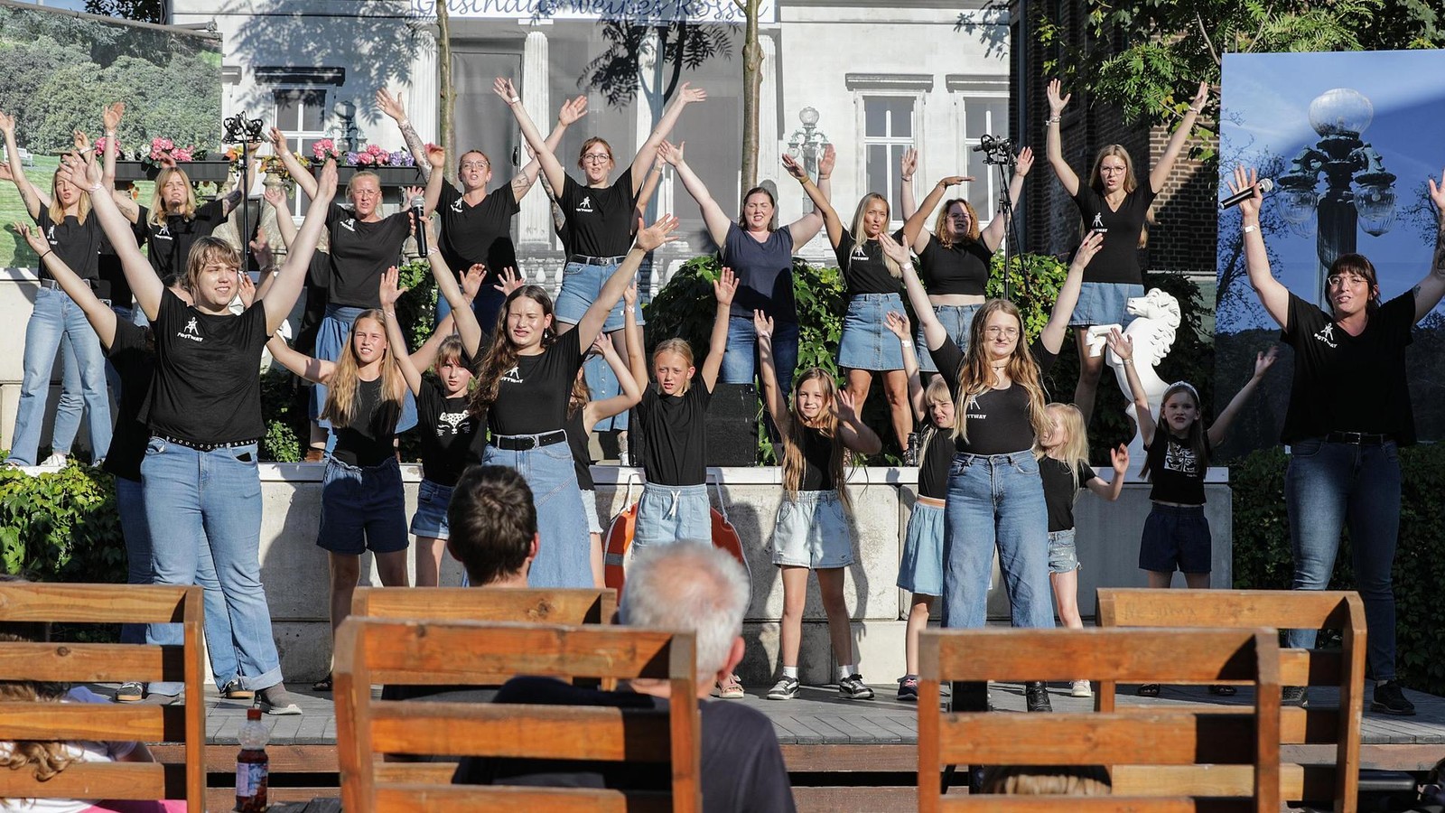 Oberhausen-Zwischen-sechs-und-72-Jahren-Musical-Gruppe-serviert-gro-e-Hits