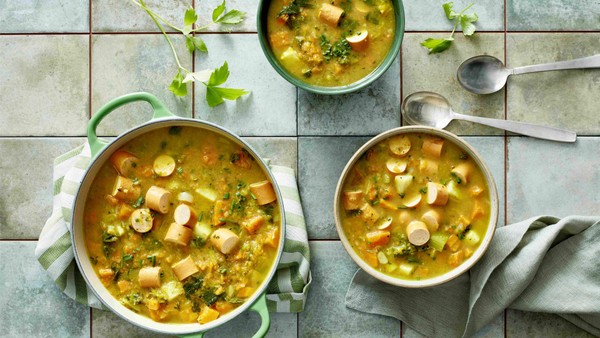 Schneller Schnippeleintopf mit Geflügelwürstchen