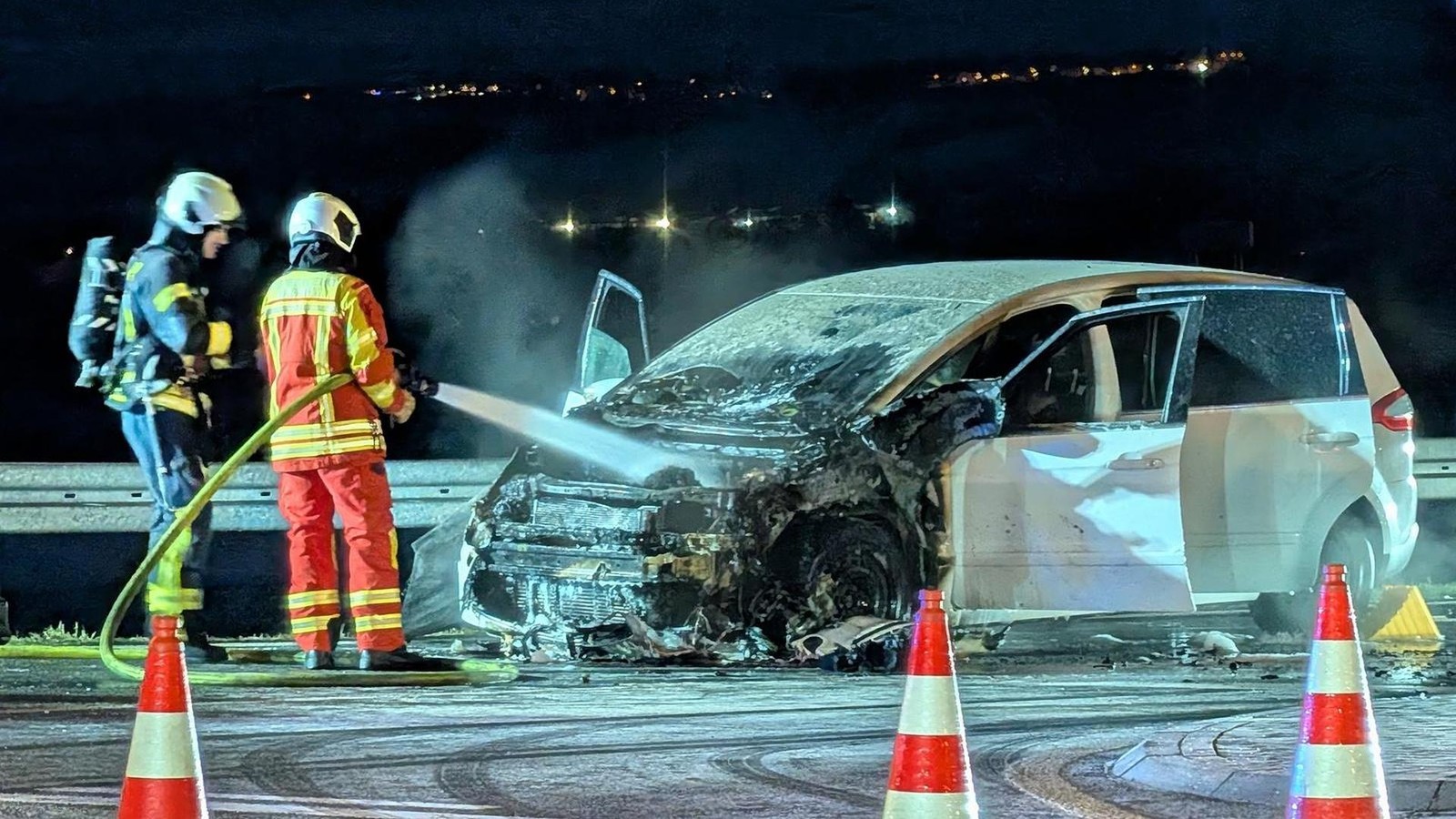 Brennendes-Auto-sorgt-f-r-Verkehrschaos-im-Norden-Erfurts