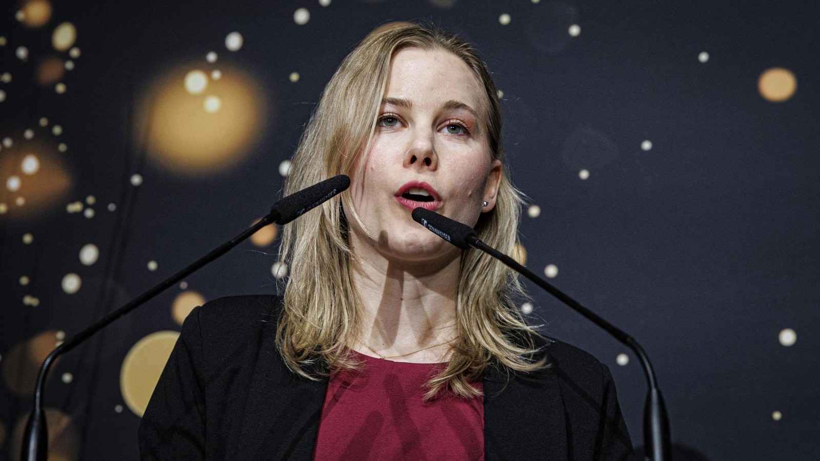 Bei-Blankeneser-Neujahrsempfang-Journalistin-Julia-Ruhs-l-ftet-Geheimnis