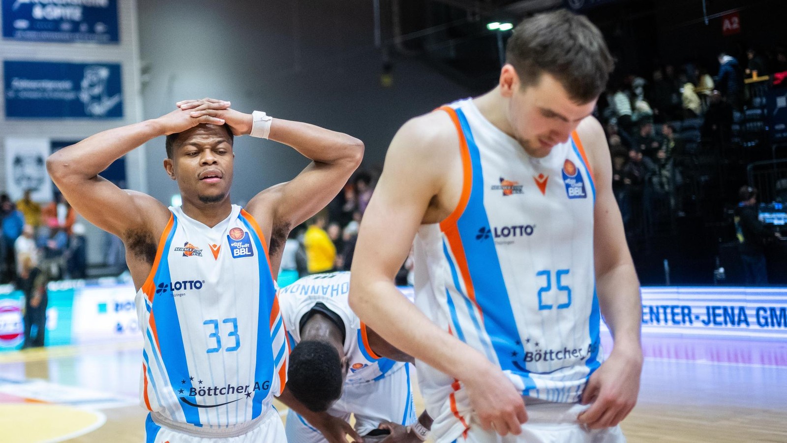 Am-Ende-fehlen-nur-wenige-Sekunden-zum-Sieg-Jenas-Heim-Fluch-h-lt-an