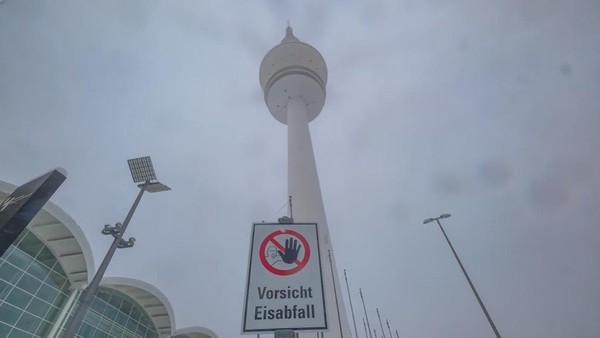 Riesige Eiszapfen drohen abzustürzen – Stellinger Weg gesperrt