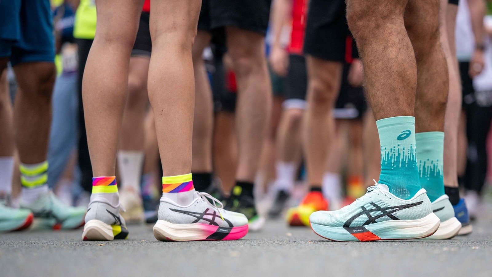 Ziel-im-Stadion-Neuer-Kleeblatt-Lauf-f-hrt-entlang-der-Wahrzeichen-Oberhausens