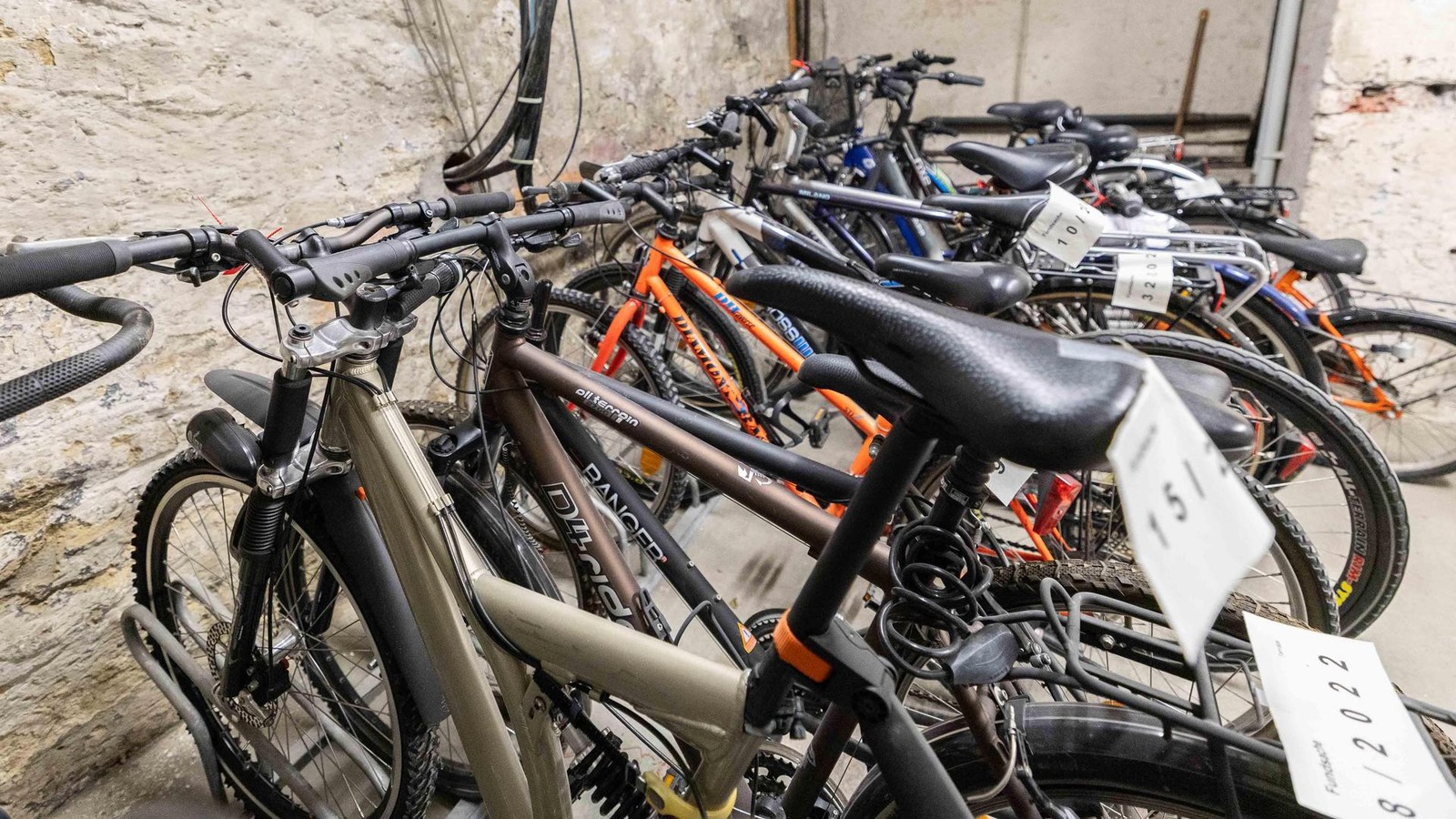 Fundb-ro-Altenburg-zieht-Bilanz-die-Nachrichten-f-r-Samstag