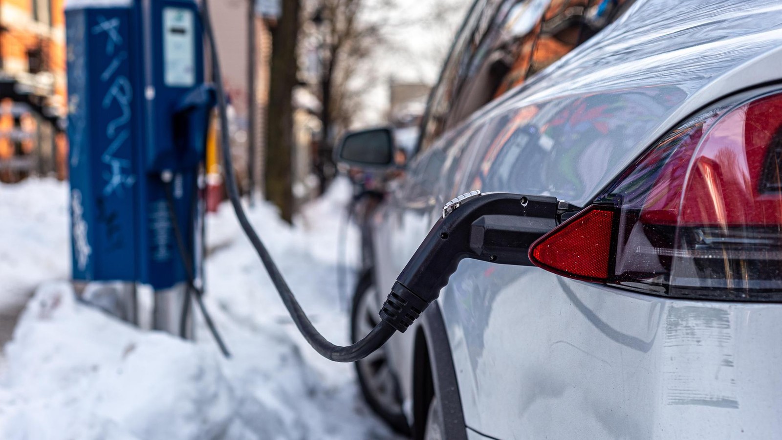 T-V-in-Iserlohn-kl-rt-auf-Wie-wintertauglich-sind-E-Autos-