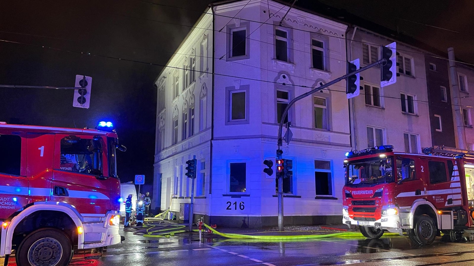 Brand-in-Bochum-Hamme-Feuerwehr-l-scht-Feuer-an-der-Dorstener-Stra-e