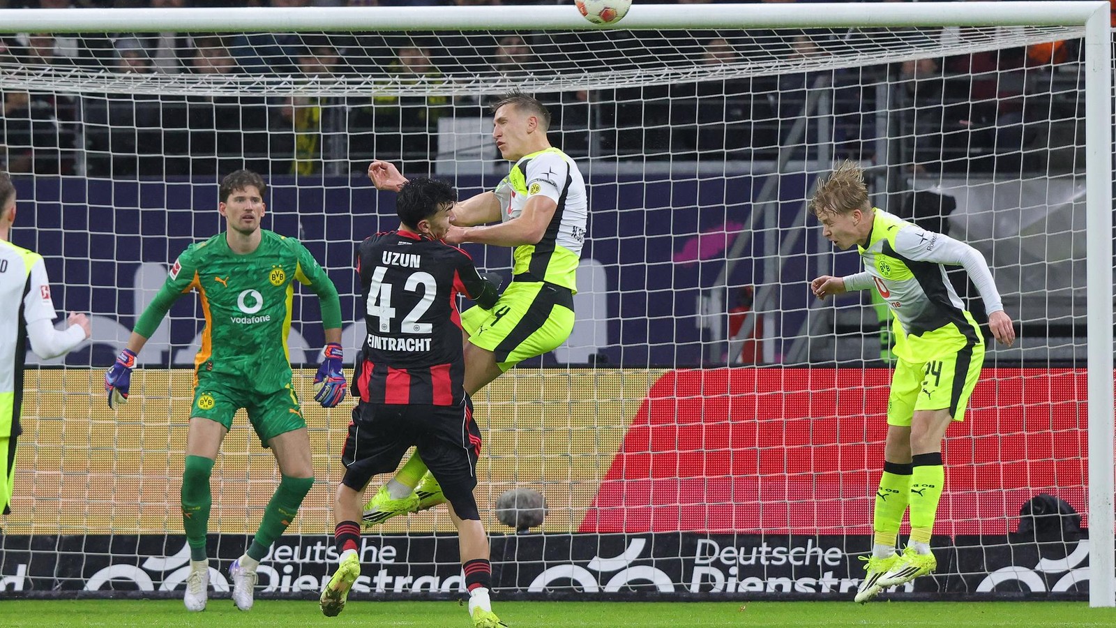 Last-Minute-Wahnsinn-BVB-und-Frankfurt-liefern-irres-Auftakt-Spektakel