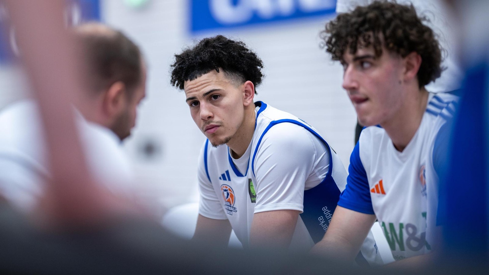 Acht-berragende-Minuten-L-wen-Erfurt-siegen-beim-Tabellendritten