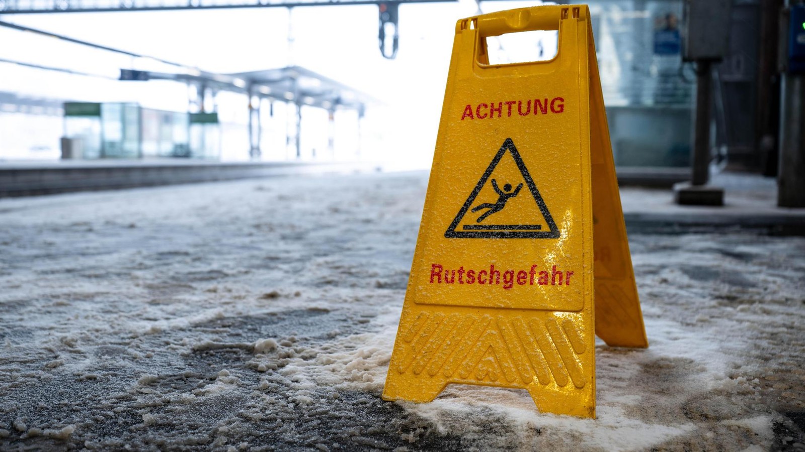 Glatteis-in-NRW-droht-DWD-sieht-hohes-Unwetterpotenzial-durch-gefrierenden-Regen