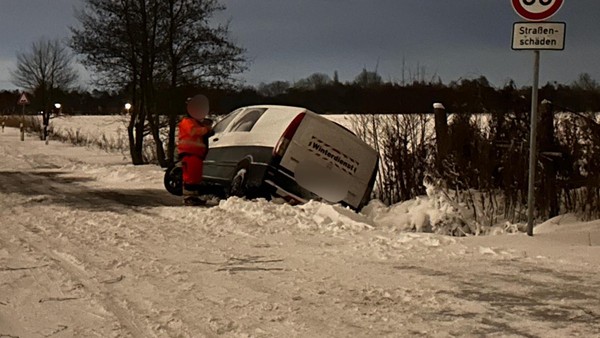 Schnee und Eis in Bezirk und Landkreis Harburg – Straßen gesperrt