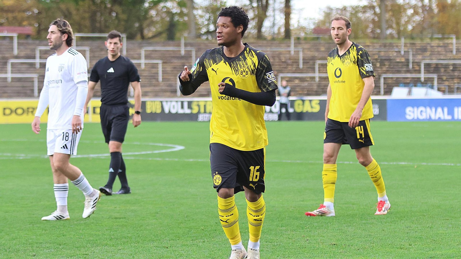 Transfer-Kandidat-Duranville-wieder-nicht-im-BVB-Kader-Ricken-kl-rt-auf