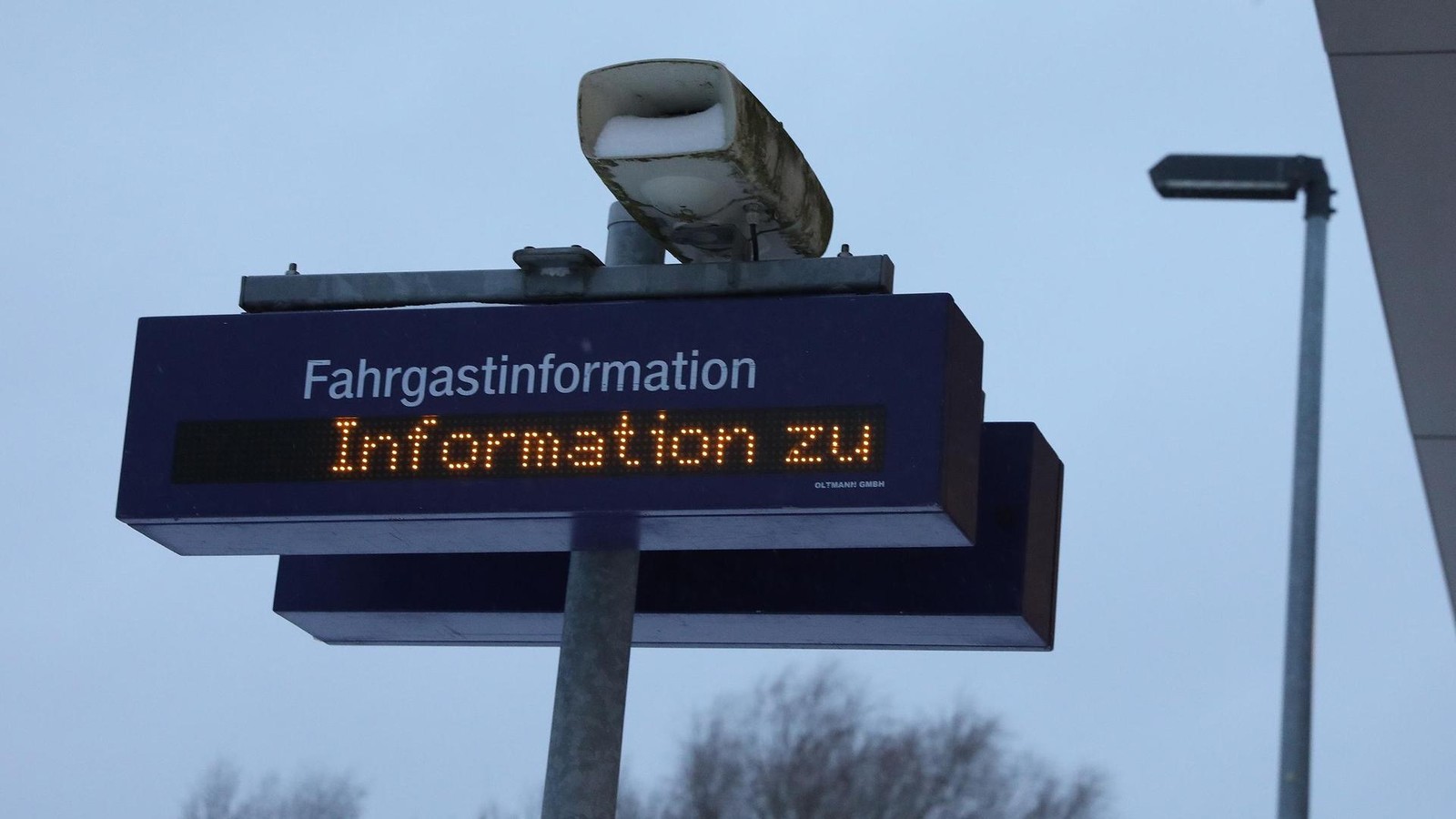 Defektes-Stellwerk-nahe-Hannover-Zugverkehr-liegt-zeitweise-brach