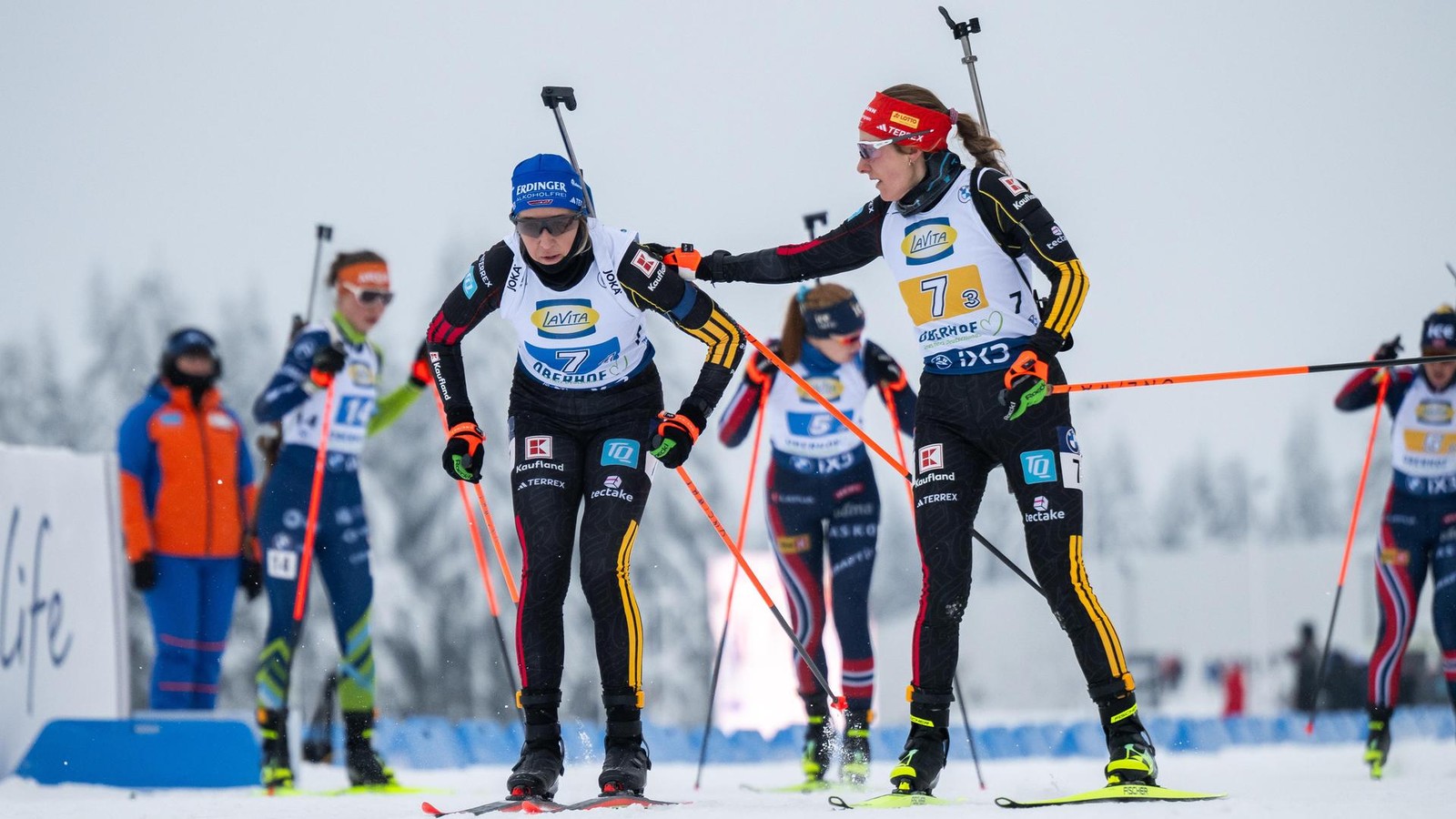 Aufholjagd-in-Oberhof-Biathlon-Staffel-st-rmt-trotz-Fehlstarts-aufs-Podest