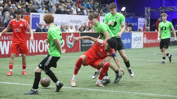 Mit zehn Jahren nach England: Ein Hamburger Jung dreht im Red Devil-Dress auf