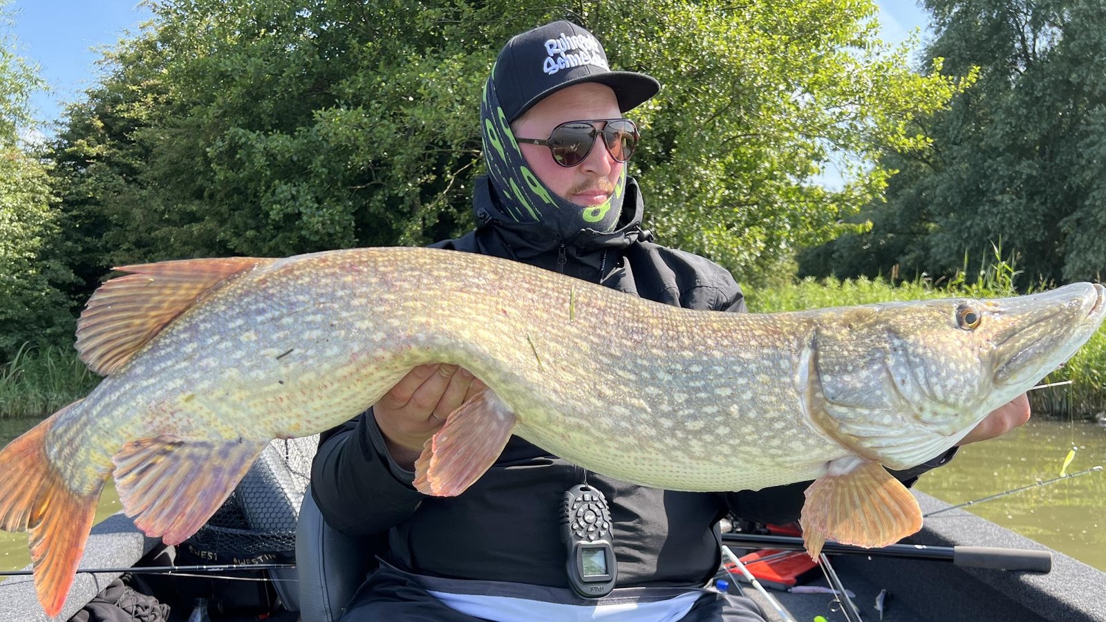 Angelmesse-in-Duisburg-Angler-von-Rhein-und-Ruhr-zeigen-ihre-dicksten-Fische