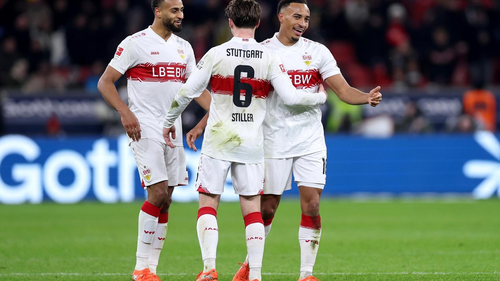 Furioser-VfB-Stuttgart-demontiert-Bayer-Leverkusen-Leweling-ragt-heraus