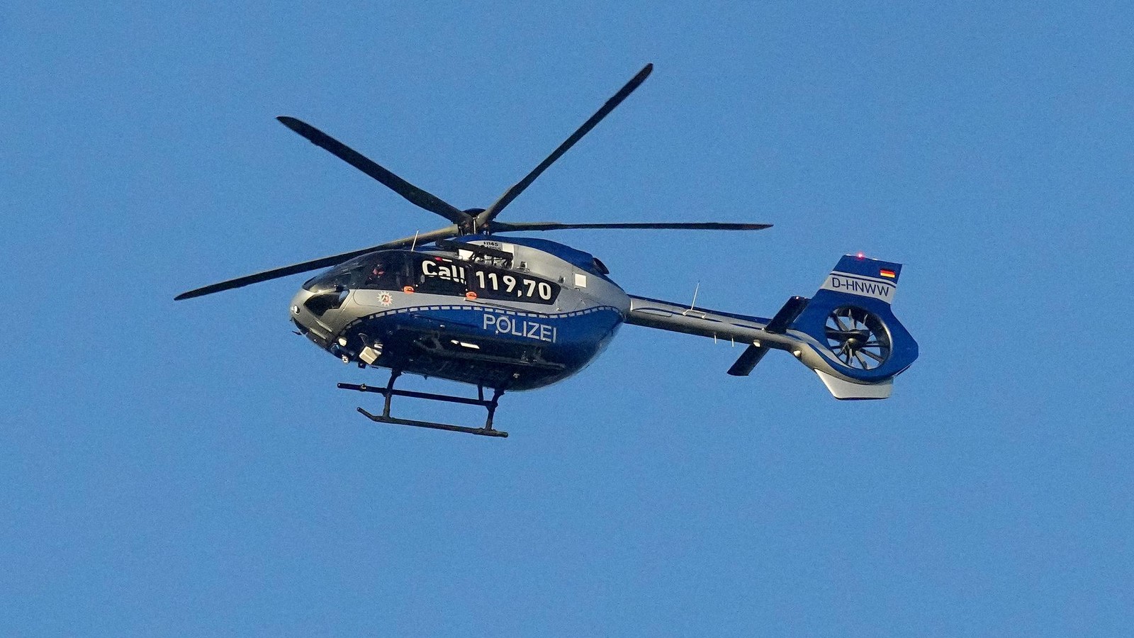 Polizeihubschrauber-ber-Dinslaken-im-Einsatz-Das-ist-bisher-bekannt