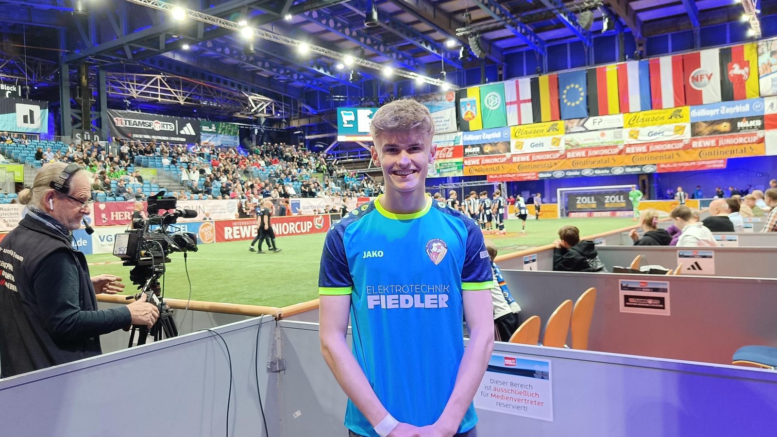 Dieser-junge-Eichsfelder-Torj-ger-wird-von-3000-Fans-bejubelt